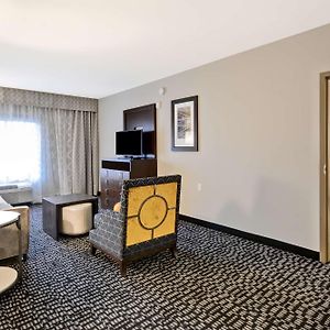 One-Bedroom Queen Suite
